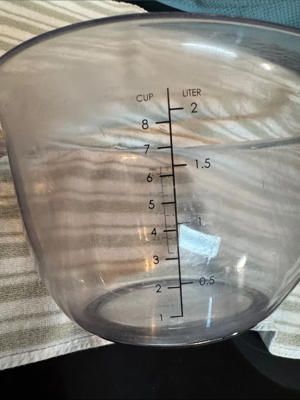 Kitchenaide Clear Plastic Measuring Bowl with Black Handle - 8cup 2 Liter